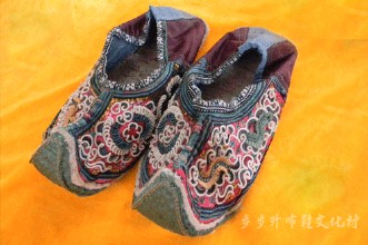 瑶族绣花鞋